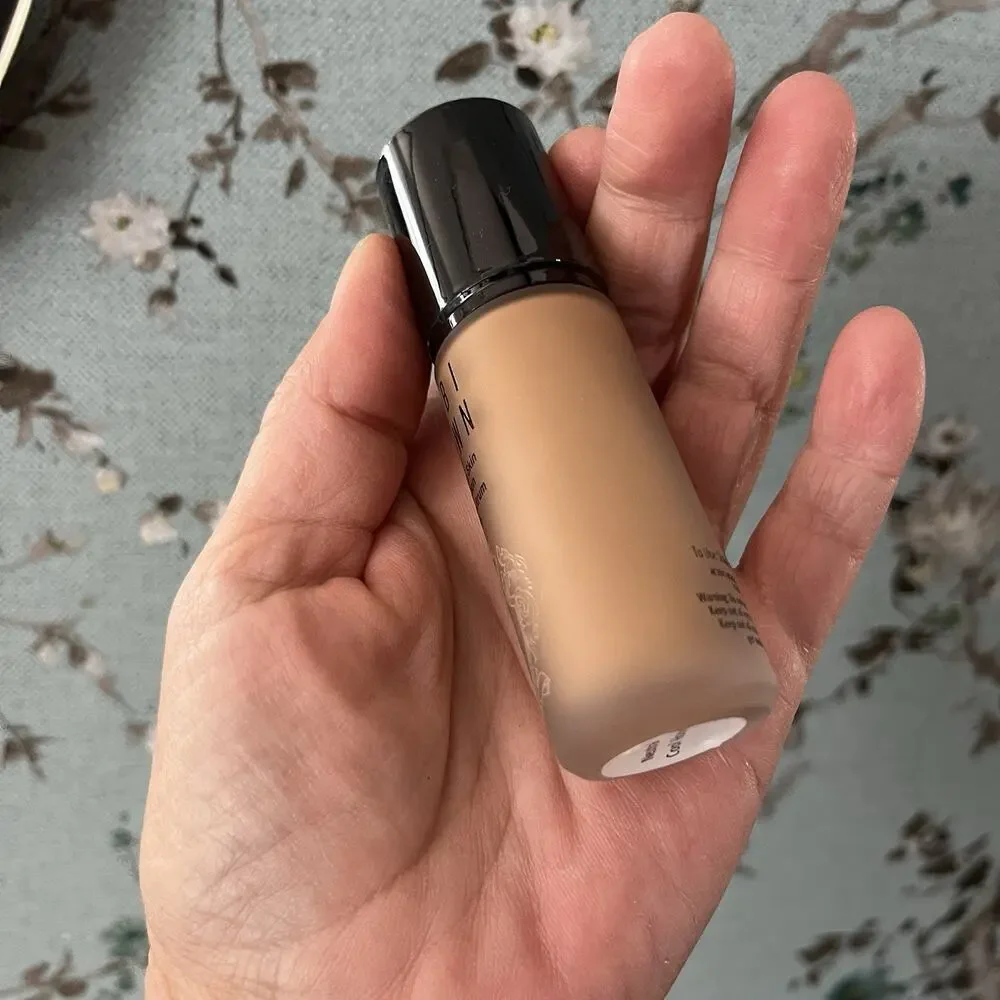 Bobbi Brown Weightless Skin Foundation SPF 15 Neutral Cool Honey